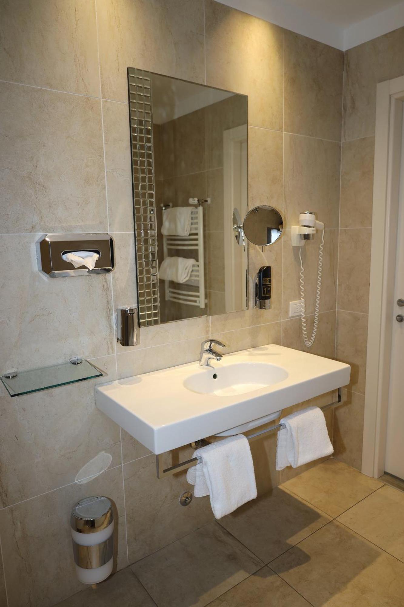 One Hotel & Restaurant Dalmine Dış mekan fotoğraf
