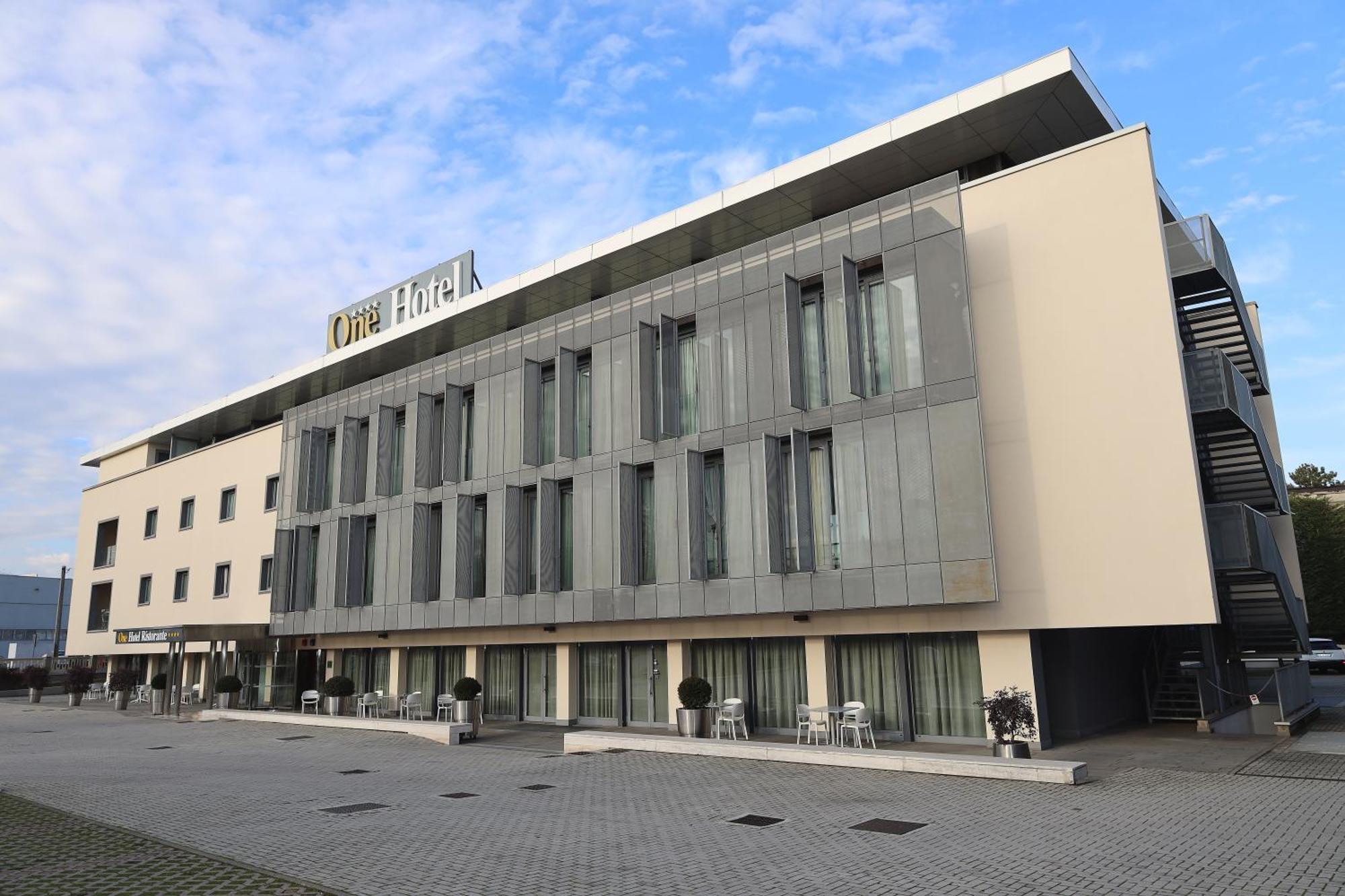 One Hotel & Restaurant Dalmine Dış mekan fotoğraf